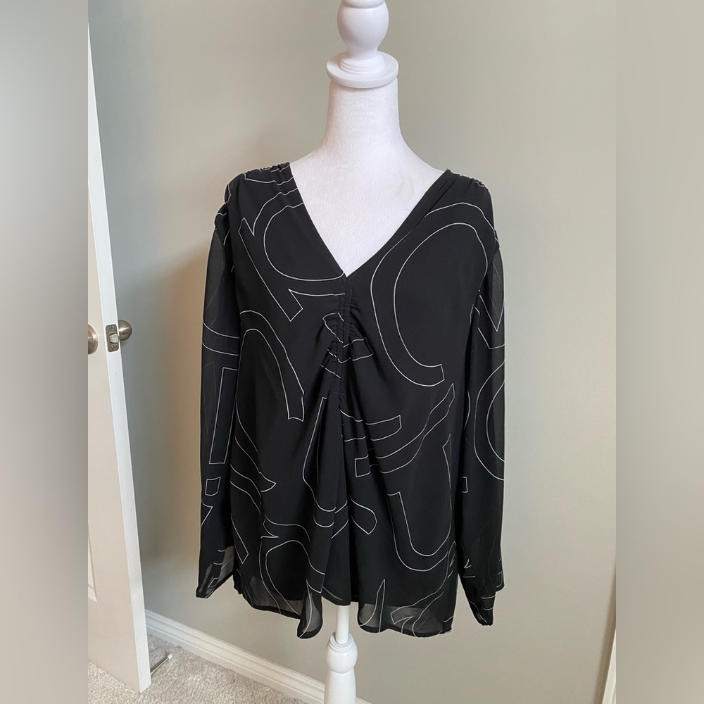 Calvin Klein Women's Loose Fitted Printed V Neck Blouse
